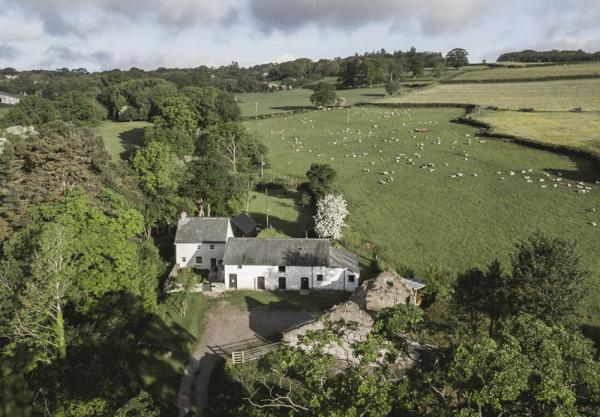 Современная интерпретация деревенского дома в Уэльсе