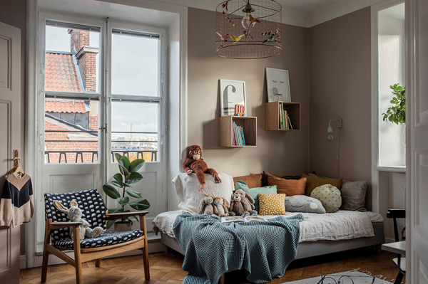 Оливковая гостиная и терракотовая спальня: квартира в Стокгольме (87 кв. м)
