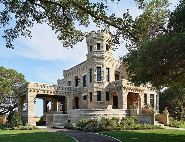 Прекрасная реконструкция 100-летнего замка в Техасе