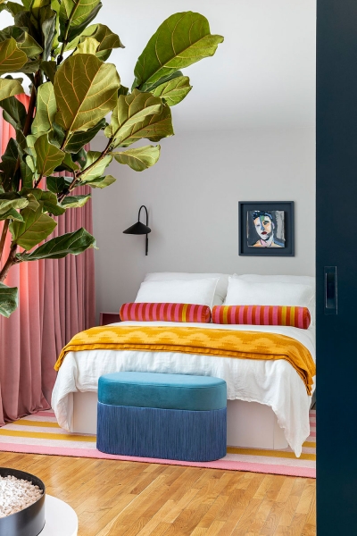 Красочный дизайн квартиры в культовом доме в Мадриде